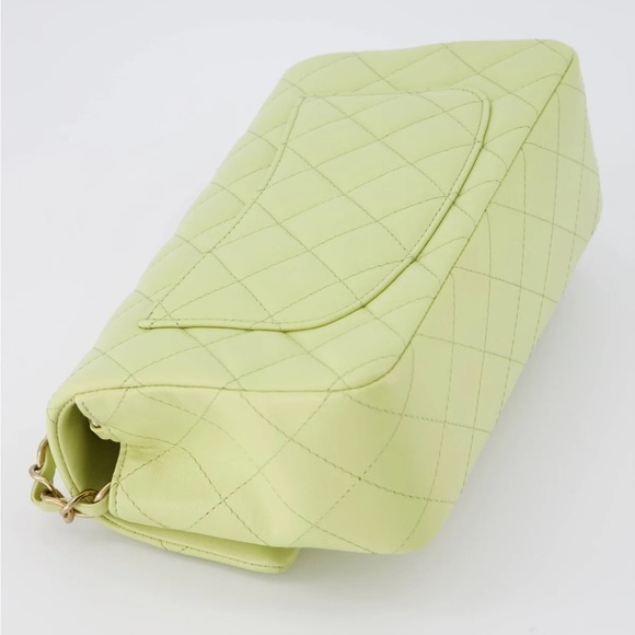 NEW Chanel classic flap pistachio color lamb skin gold hardware - Picture 4 of 6